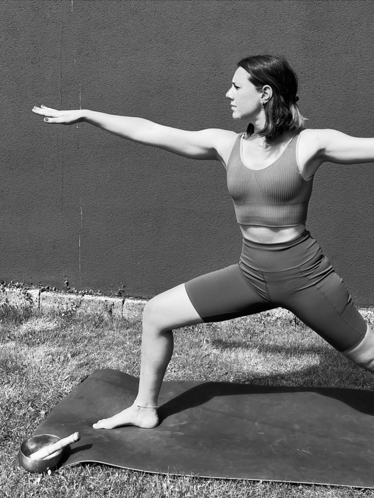 yoga posture guerrier 2 - virabadrasana 2