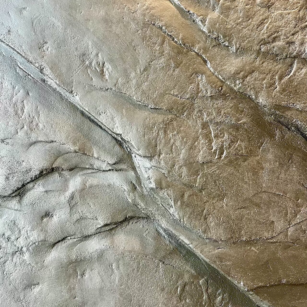 Zoom sur la surface texturée effet pierre réalisée à la main